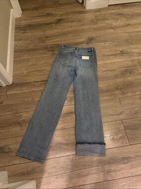 Risen brand Women’s Mid-Blue Straight Leg Jeans with mid rise. Sz 7/28